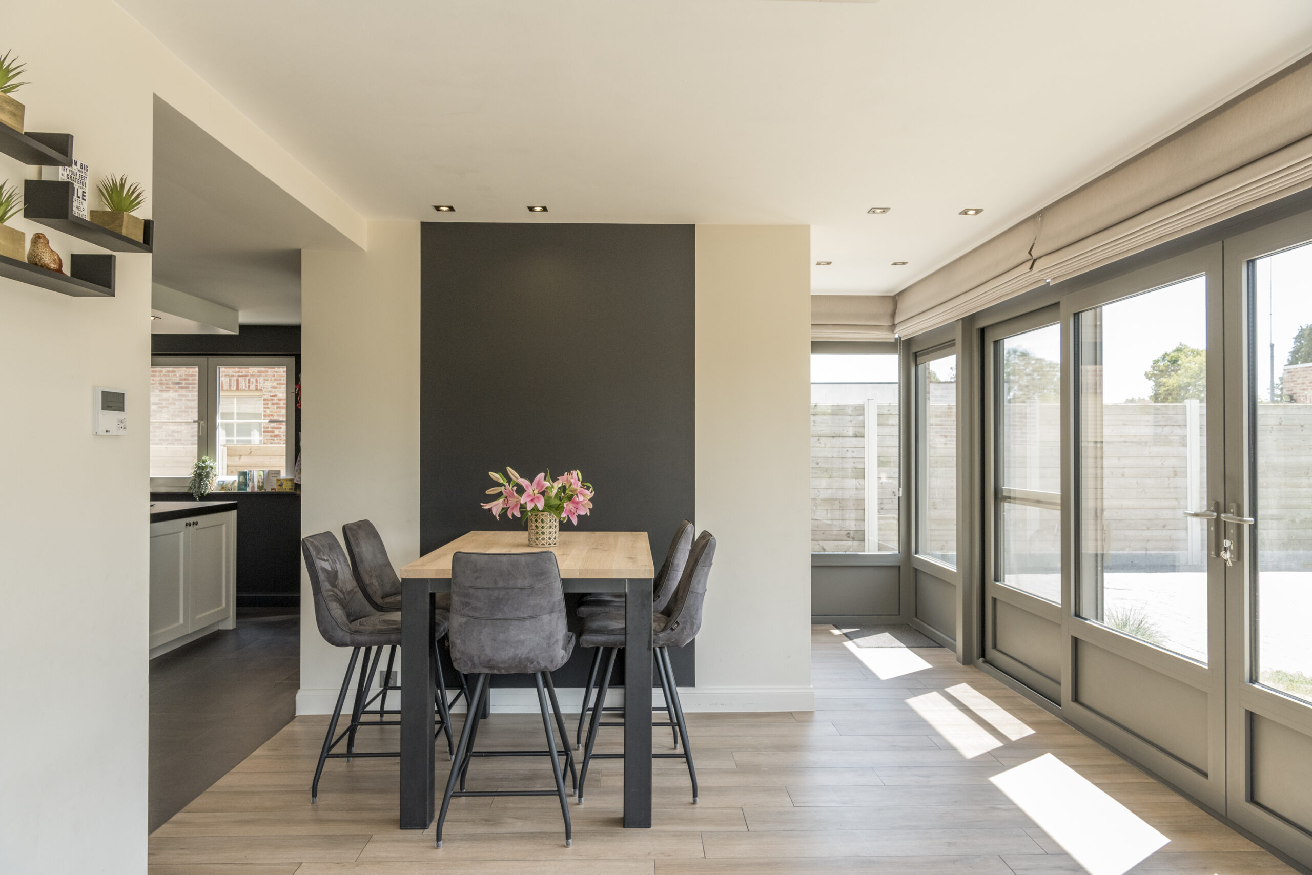 Charmante veranda brengt twee extra functies in huis - Bruynseels-Vochten